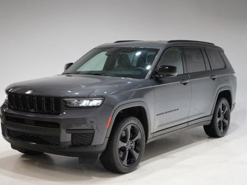 Used 2023 Jeep Grand Cherokee L Laredo image 3