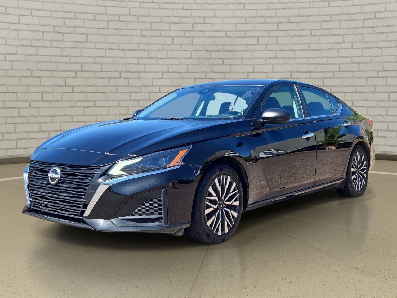 Used 2024 Nissan Altima 2.5 SV FWD image 1
