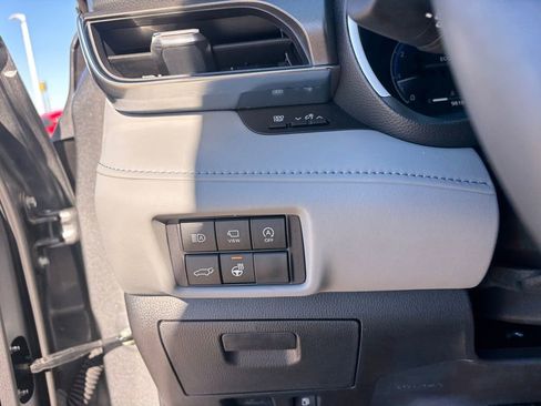 Certified 2025 Toyota Highlander Limited image 21