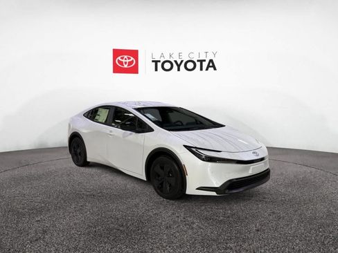 New 2026 Toyota Prius LE image 7