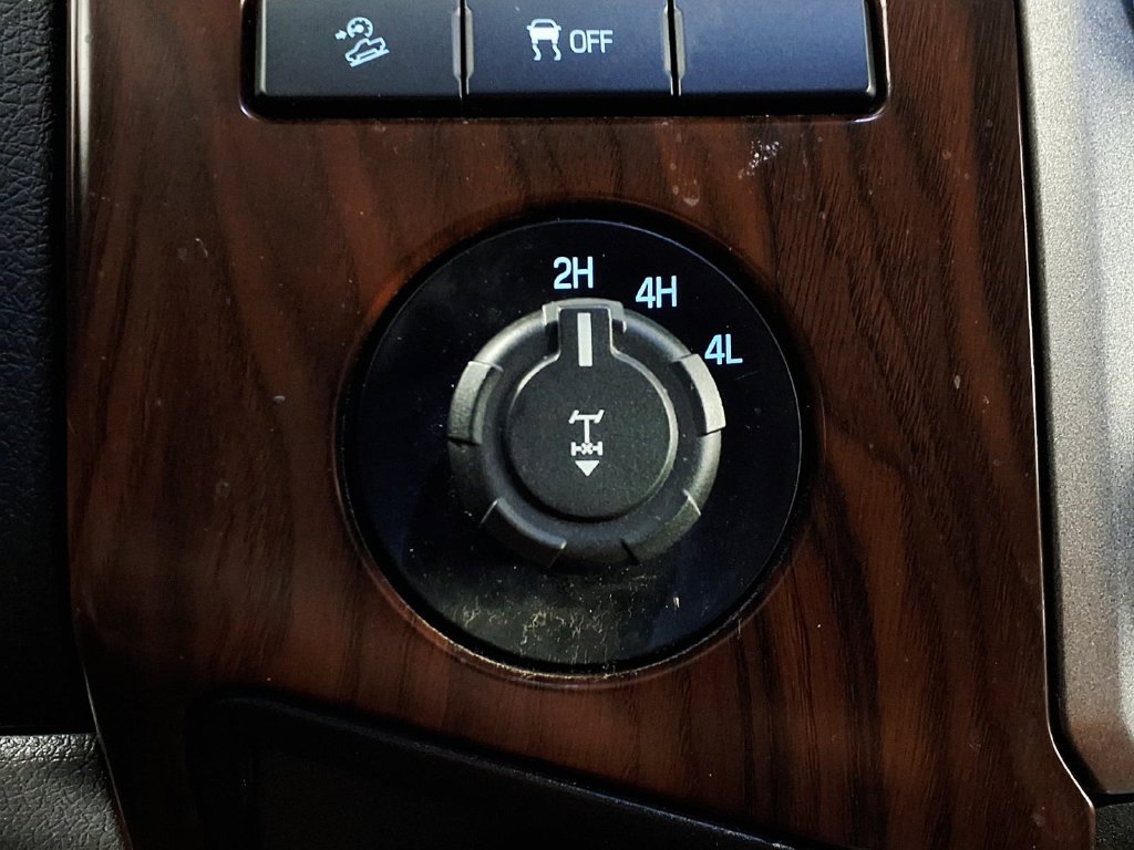 Used 2014 Ford F250 Lariat w/ Lariat Ultimate Package AWD/4WD image 18