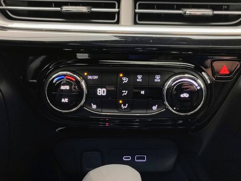 Used 2025 Chevrolet Trax RS w/ Sunroof Package image 35