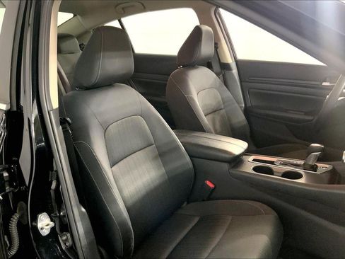 Used 2025 Nissan Altima 2.5 SV FWD image 7