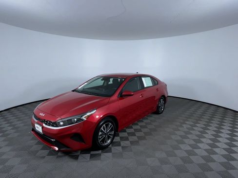 Used 2023 Kia Forte LXS FWD image 4
