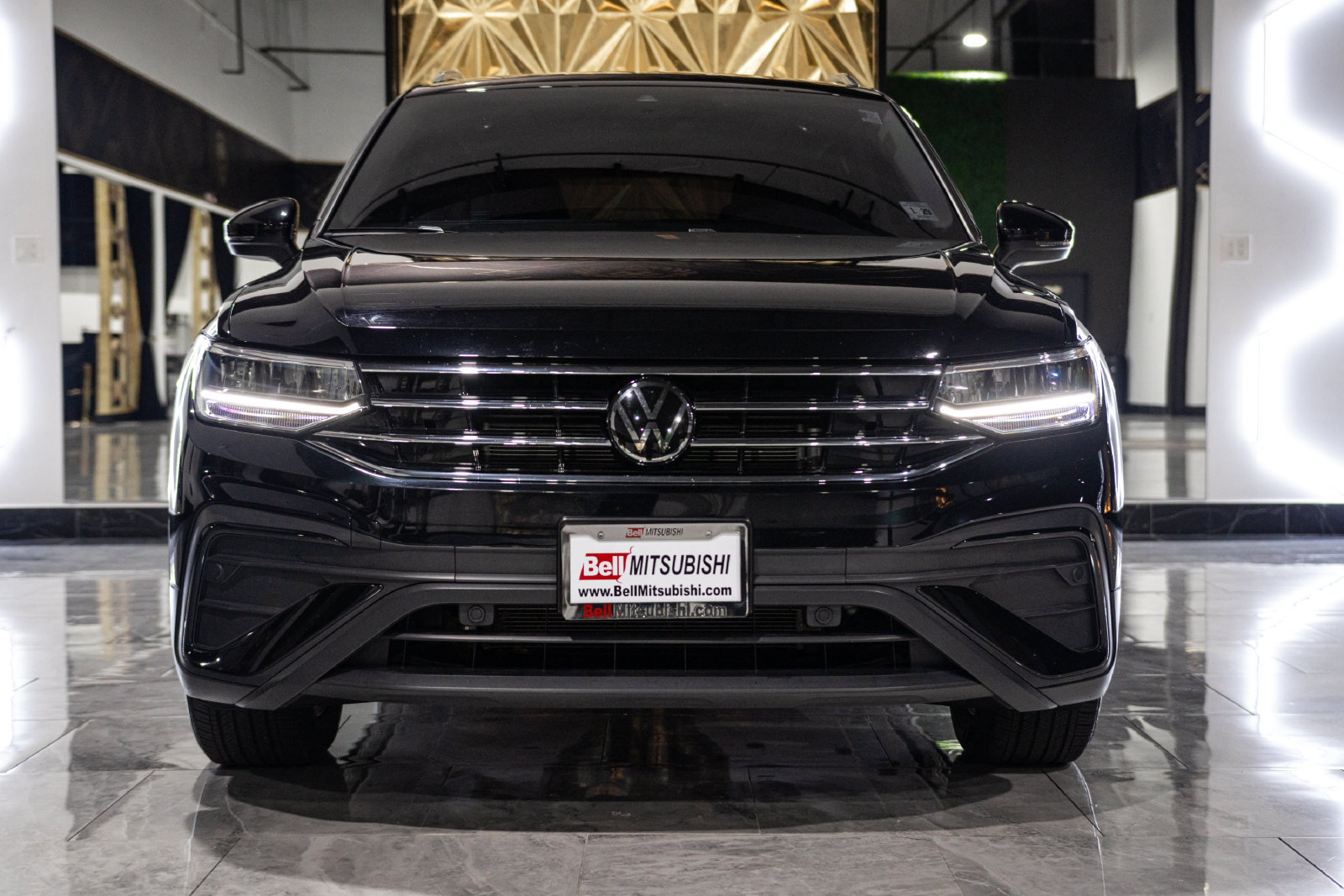 Used 2024 Volkswagen Tiguan SE AWD/4WD image 3