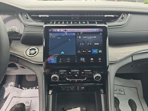 Used 2023 Jeep Grand Cherokee Overland w/ Luxury Tech Group IV AWD/4WD image 22