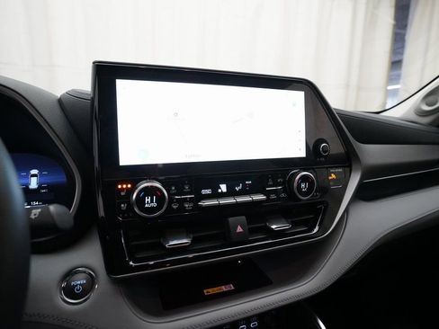 Used 2023 Toyota Highlander Limited image 6