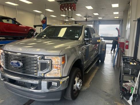 Used 2022 Ford F350 XLT w/ XLT Premium Package AWD/4WD image 2
