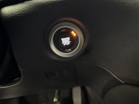 New 2026 Chrysler Pacifica Limited w/ Uconnect Theater Family Group image 20