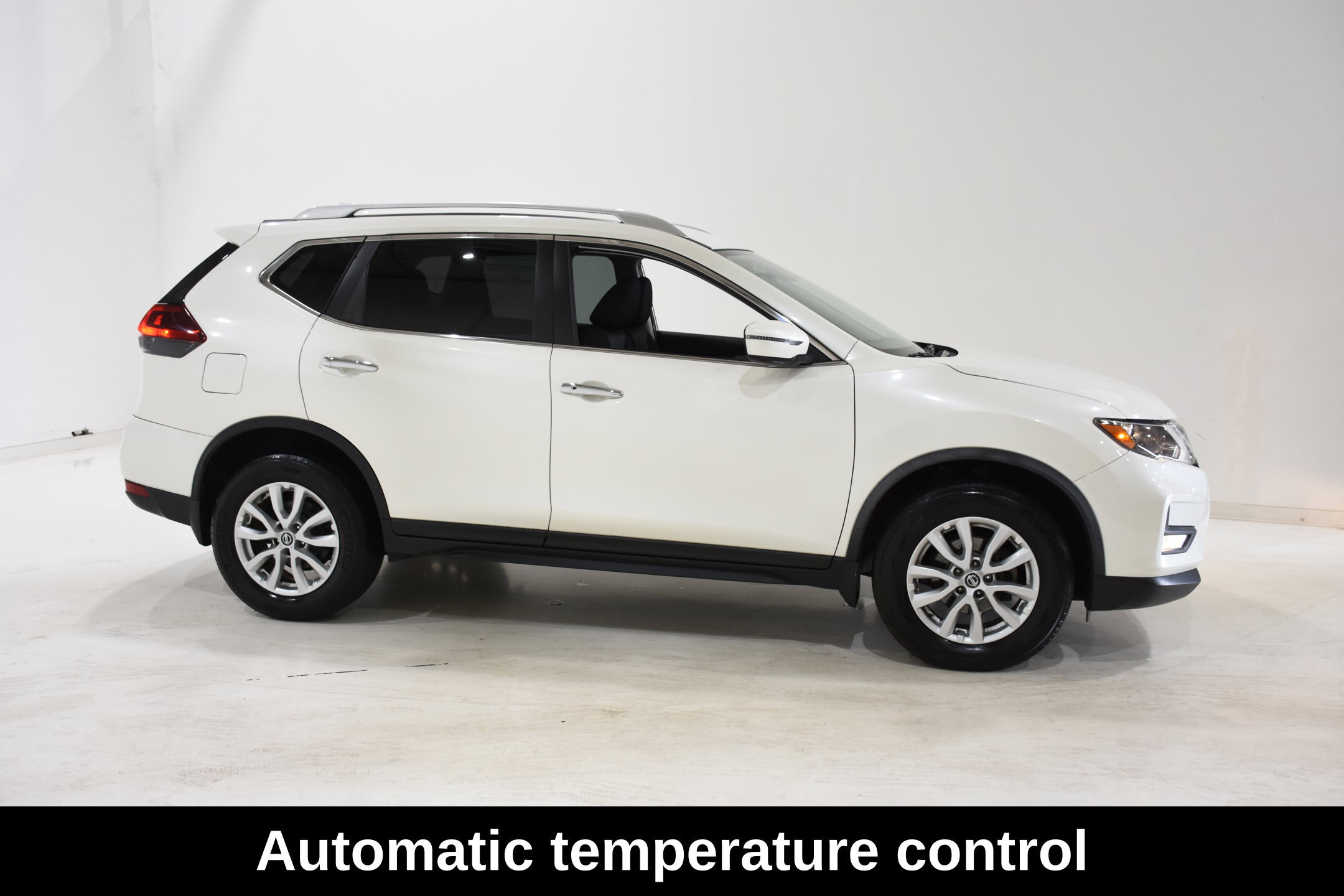 Used 2019 Nissan Rogue SV AWD/4WD image 3