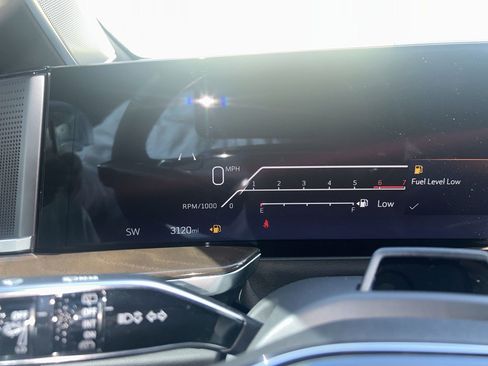 Used 2025 Cadillac Escalade Sport Platinum image 9