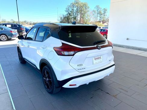 Used 2024 Nissan Kicks SR image 7