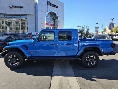 New 2026 Jeep Gladiator Sahara image 4