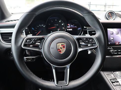 Used 2018 Porsche Macan AWD/4WD image 34