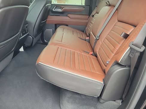 Used 2024 GMC Sierra 2500 Denali Ultimate AWD/4WD image 16