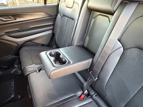 New 2025 Jeep Grand Cherokee L Altitude image 28