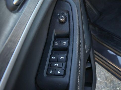 Used 2023 Jeep Grand Cherokee Limited w/ Black Appearance Package image 30