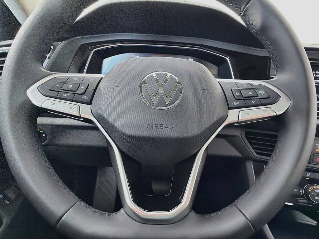 Used 2024 Volkswagen Jetta SE FWD image 11