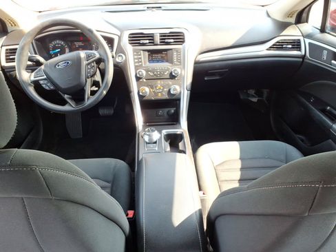 Used 2017 Ford Fusion SE FWD image 15