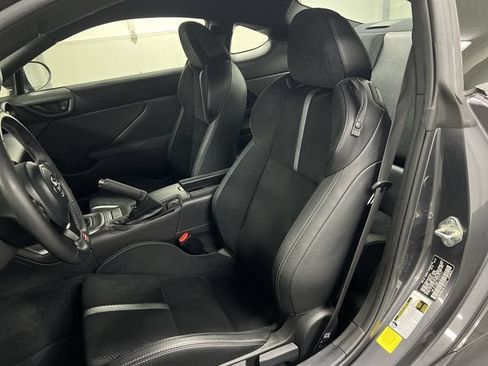 Used 2025 Toyota GR86 Premium RWD image 18