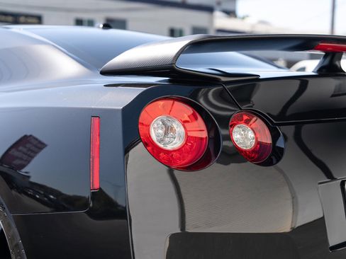 Used 2013 Nissan GT-R Black Edition AWD/4WD image 40