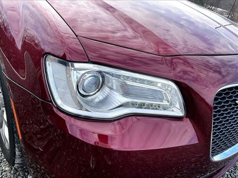Used 2018 Chrysler 300 Touring L image 25