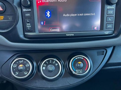 Used 2016 Toyota Yaris L image 15