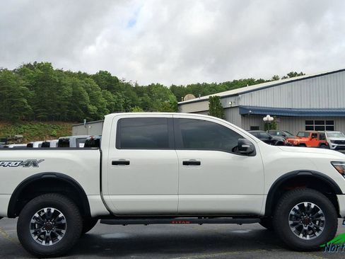 Used 2024 Nissan Titan PRO-4X w/ Pro-4x Convenience Package AWD/4WD image 6
