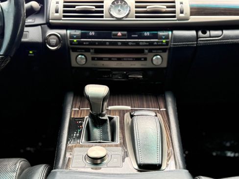 Used 2013 Lexus LS 460 w/ Comfort Pkg RWD image 25