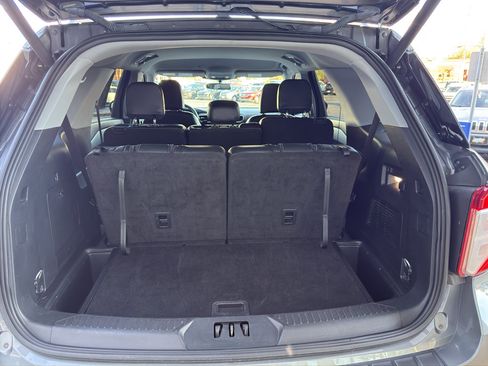 Used 2024 Ford Explorer XLT w/ Equipment Group 202A image 10