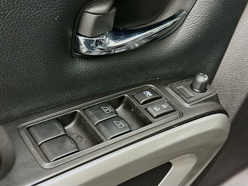 Used 2024 Nissan Titan SV w/ SV Convenience Package image 15