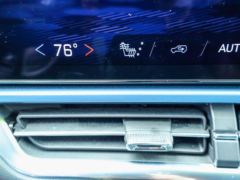 Used 2024 Chevrolet Equinox EV LT FWD image 7