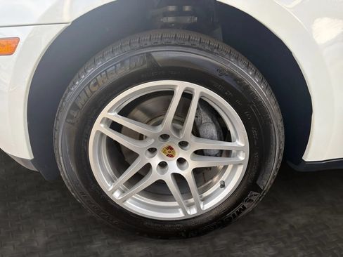 Used 2017 Porsche Macan AWD/4WD image 35