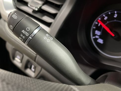 Used 2023 GMC Acadia SLE image 21