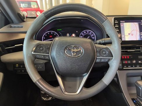 Used 2019 Toyota Avalon Limited image 16