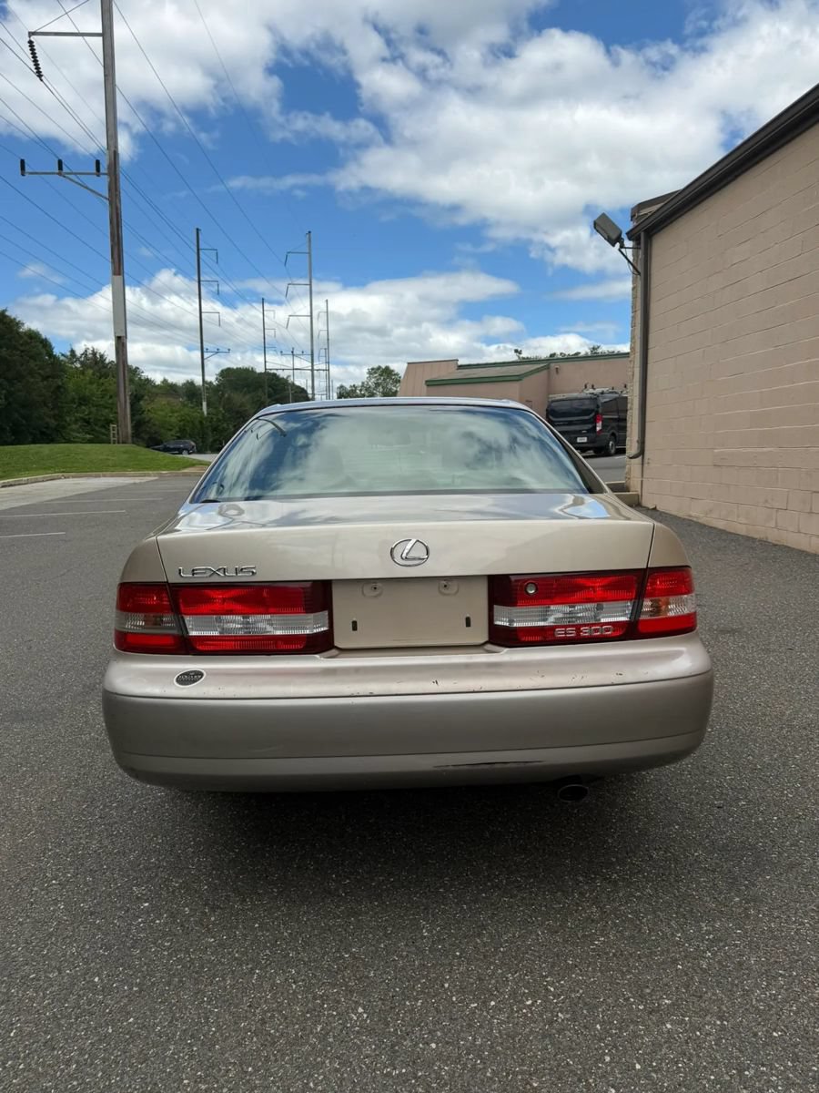 Used 2000 Lexus ES 330 w/ Lexus Value Pkg FWD image 6
