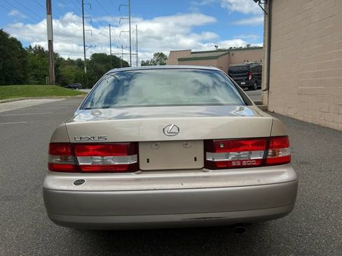 Used 2000 Lexus ES 330 FWD image 6
