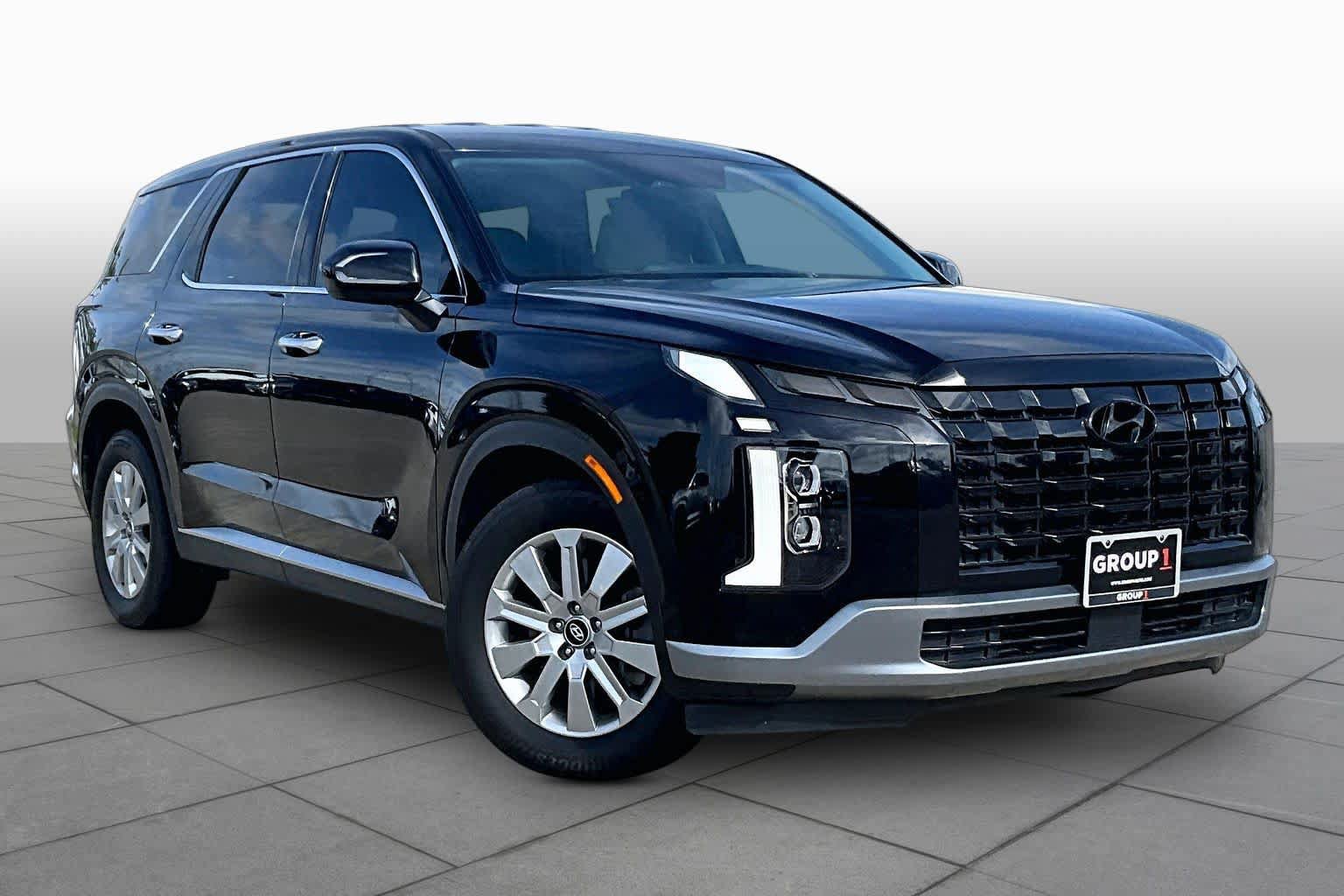 Used 2023 Hyundai Palisade SE FWD image 3