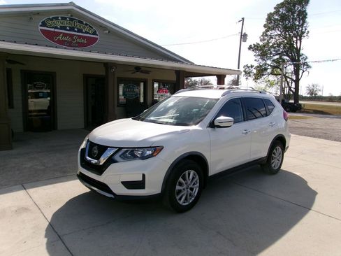 Used 2020 Nissan Rogue SV image 1