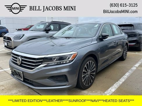 Used 2022 Volkswagen Passat 2.0T FWD image 1