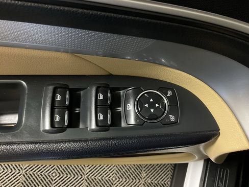 Used 2017 Ford Explorer XLT w/ Equipment Group 201A AWD/4WD image 19