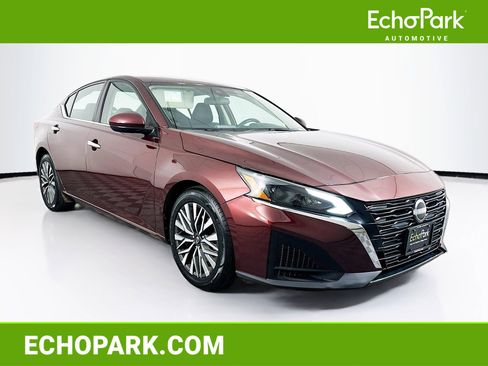 Used 2023 Nissan Altima 2.5 SV image 1