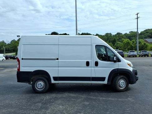 Used 2025 RAM ProMaster 2500 w/ Convenience Group FWD image 2