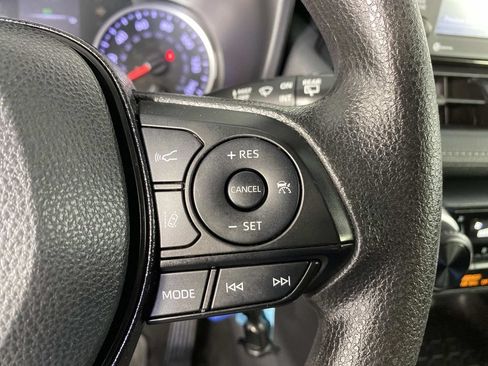 Used 2021 Toyota RAV4 LE AWD/4WD image 15