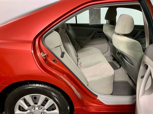 Used 2010 Toyota Camry image 26