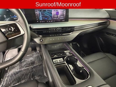 Used 2025 Nissan Murano SL AWD/4WD image 3