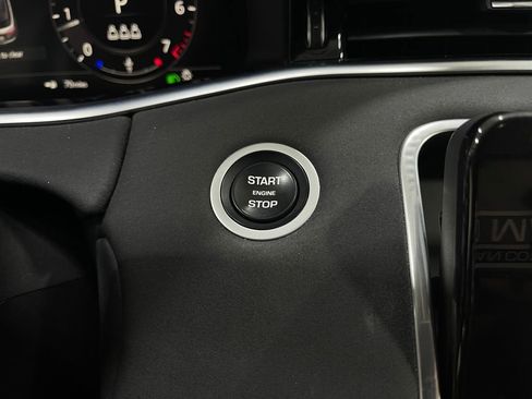 Used 2020 Land Rover Range Rover Evoque SE image 22