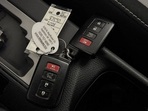 Used 2018 Toyota RAV4 XLE FWD image 35