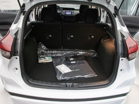 New 2025 Nissan Kicks Play S image 18