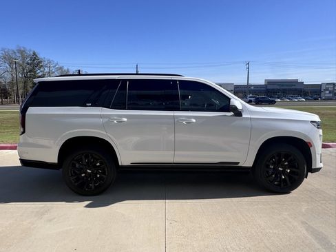 Used 2024 Cadillac Escalade Sport Platinum w/ LPO, ONYX Package image 6